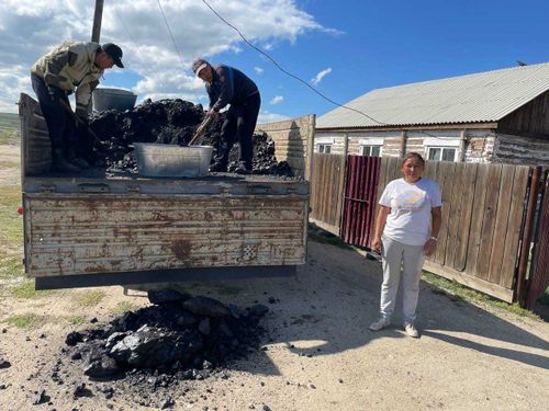 «Социальный уголь» начали доставлять многодетным семьям