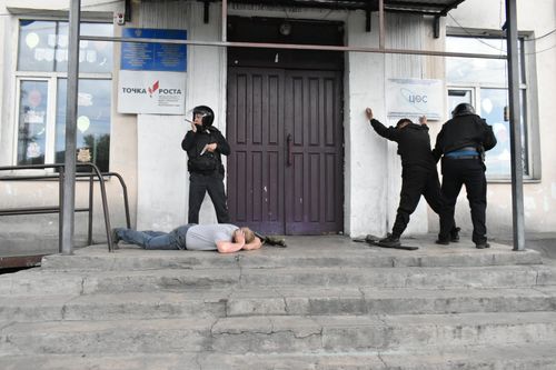 Школаларга террорисчи чорукка удур өөредиг болган