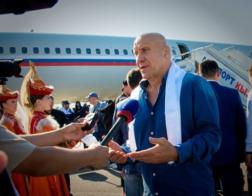 В Туву прибыл президент Федерации спортивной борьбы России