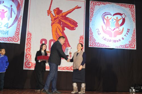 В Овюрском районе наградили лучшие семьи