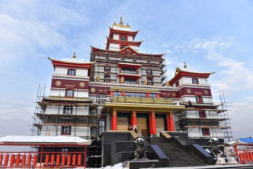 В Туве перенесли открытие самого большого в России буддийского монастыря «Тубтен Шедруб Линг»