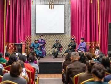 Кидистиң экизи салыжында, кижиниң экизи бүдүжүнде