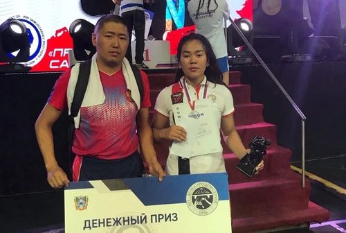 Мөңгүн медальды чаалап алган