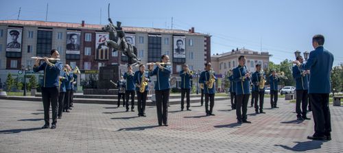 И ГРЯНУЛ ГИМН ПОБЕДЫ СЛАВНОЙ!