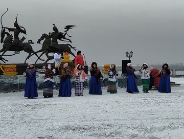 В Кызыле отметили Масленицу народными играми и угощениями