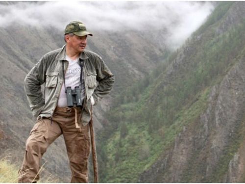 Сергей Шойгу планирует пройти по хребту Черского и покорить гору Монгун-Тайга