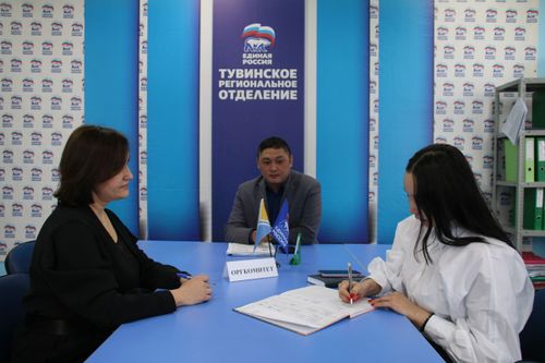 В Туве продолжается прием заявок на предварительное голосование «Единой России»