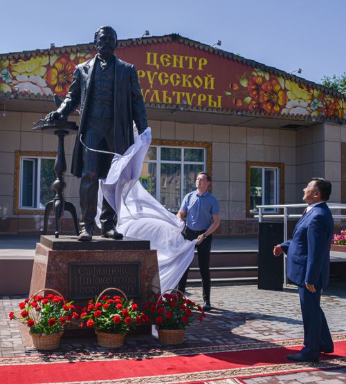 К 100-летию ТНР в Кызыле открыли памятник Иннокентию Сафьянову