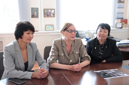 Поэтесса из Москвы в гостях у тувинских парламентариев