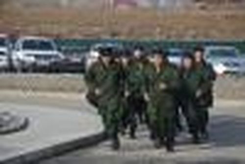 В далёкие края идут служить солдаты