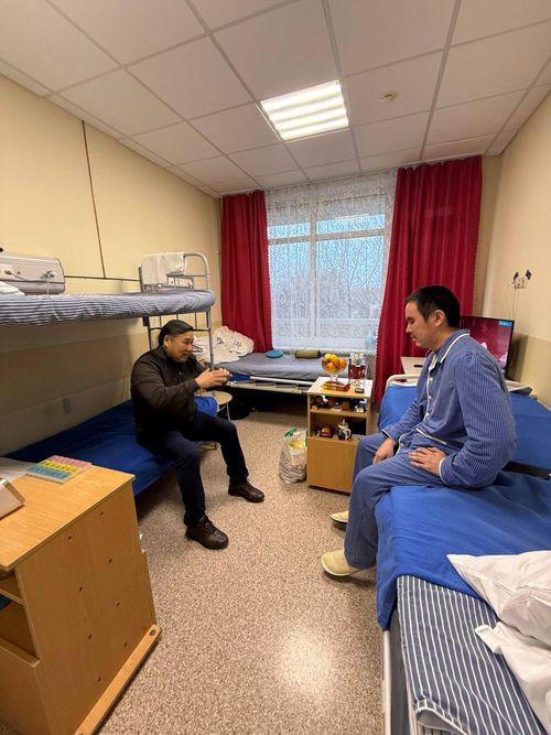 Глава Тувы Владислав Ховалыг навестил военнослужащих из Тувы в госпитале им. А.А. Вишневского Минобороны России