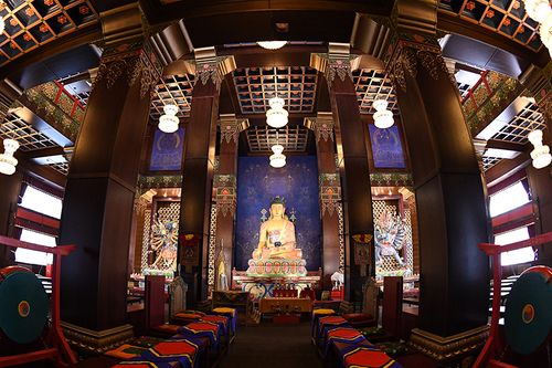 Жителей Тувы приглашают на молебны с участием тибетских монахов