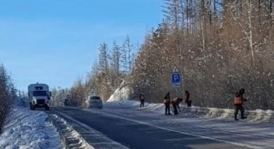 В Туве дорожники выручают водителей в морозные дни