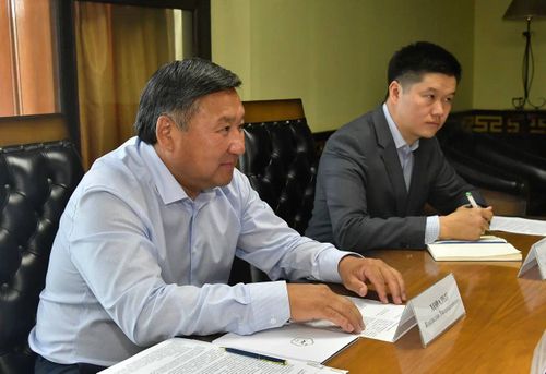 Глава Тувы обсудил развитие креативной индустрии в Туве с российскими экспертами в сфере народных художественных промыслов