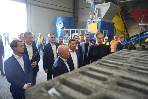 Глава Тувы обсудил с Денисом Мантуровым промышленный потенциал республики