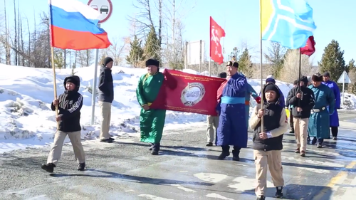 Монгун-Тайгинский район принял знамя тувинских добровольцев