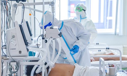 "Омикрон" — самый заразный вирус на планете