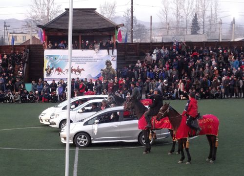 Первым делом – скачки, а всё остальное – потом