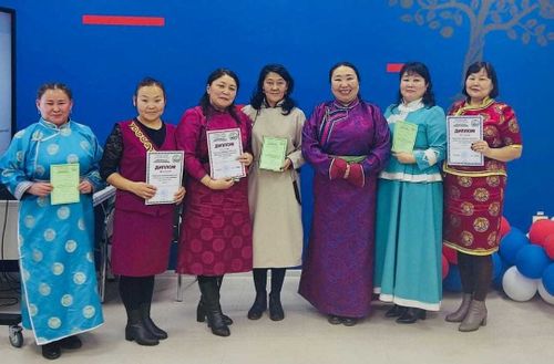 В Туве прошел «Вечер поэзии» среди педагогов республики