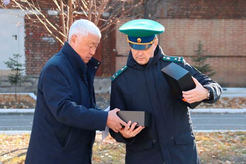 Дайынчы даалга күүседип турар кызыгааржыларга дериг-херекселдерни дамчыткан