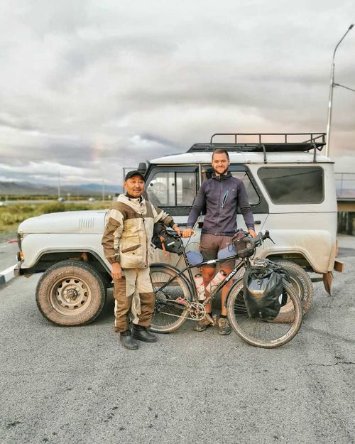 Велосипедист Влад Повеликин из Нижнего Новгорода доехал до Кызыла