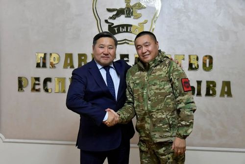 Глава Тувы Владислав Ховалыг стал наставником Героя России Буяна Куулара в рамках проекта «Герои Тувы»