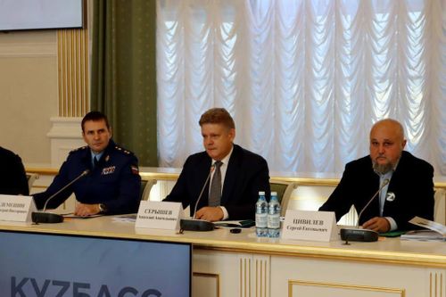 Прокурорам округа поставлена задача давать принципиальную оценку полноте принятых мер по реализации нацпроектов