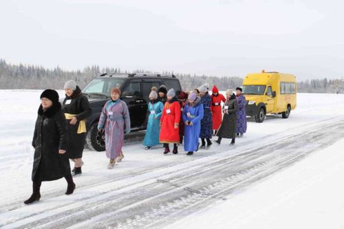 Дети тоджинских оленеводов в гостях у сарып-сепских школьников
