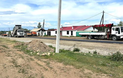 Чааты сумузунда орукту асфальт-биле шып турар