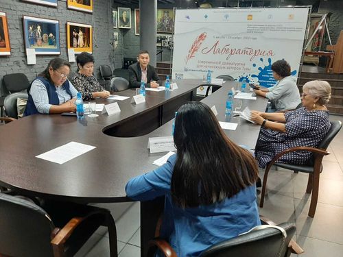 Новые имена в драматургии. В Туве обучают молодых сценаристов