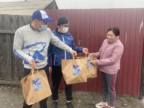 Единороссы оказали адресную помощь многодетным семьям Кызыла