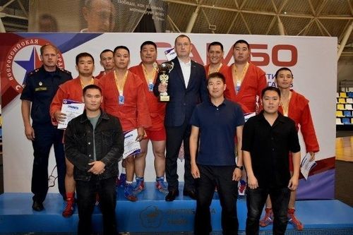 Боролись азартно, побеждали красиво