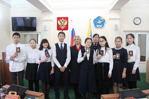 Вручение паспортов в День Конституции 