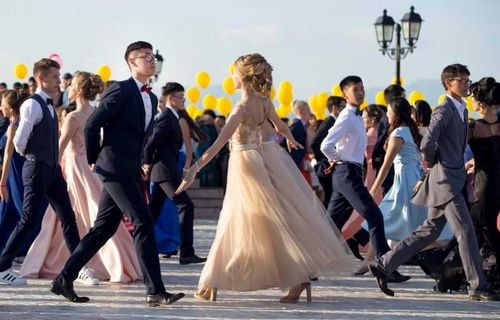 Родители смогут посетить выпускные торжества только при наличии вакцинации или отрицательного теста на «ковид»