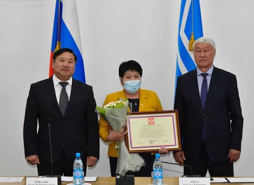 Медикам Тувы вручены госнаграды