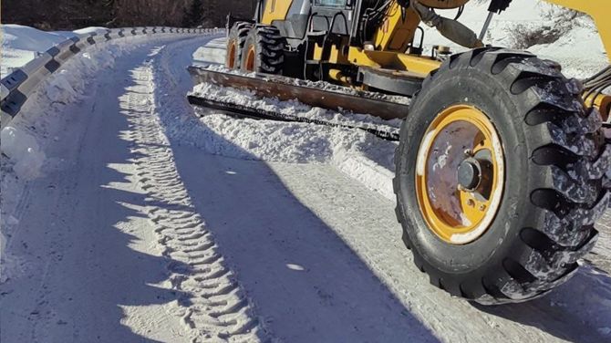 Дорожные службы Тувы переведены на усиленный режим работы из-за снегопадов
