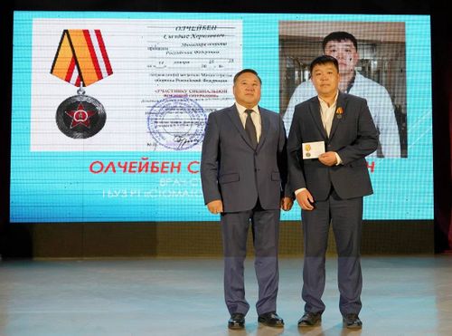 Глава Тувы поздравил медицинских работников с профессиональным праздником