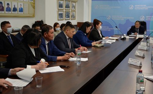 Министр здравоохранения Тувы Анатолий Югай инициировал встречу с общественниками