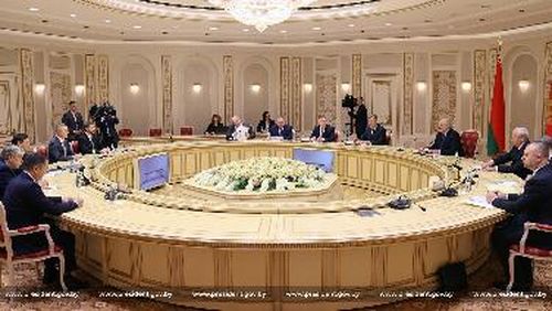 Александр Лукашенко Тываны көрүксеп турарын чугаалаан