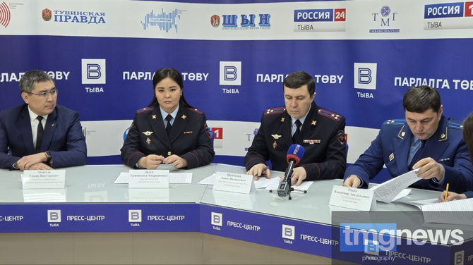 «Клади трубку!»: В Туве обсудили новые вызовы кибермошенников и способы защиты