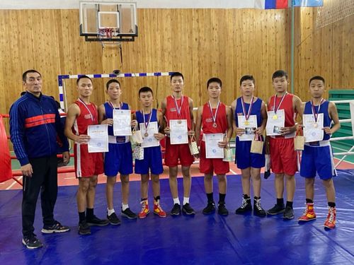 В Туве выявили победителей открытого республиканского турнира по боксу среди юношей