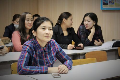 В Туве студентов, обучающихся на педагогов, поощряют стипендиями Главы республики