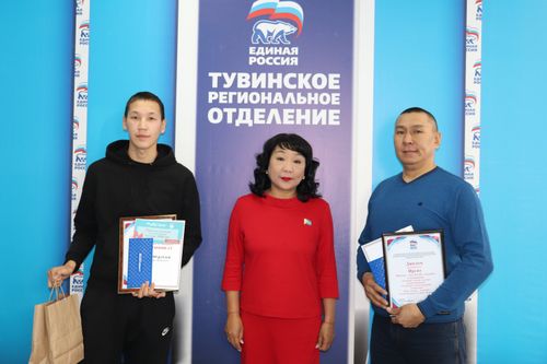 Победитель конкурса «Мой тренер – лучший» Батый Ооржак, вернувшись с Первенства Европы по кикбоксингу, получил свой приз