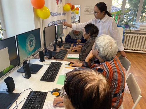 «Цифровая забота». Подопечных Чаданского дома-интерната учат работе на компьютере