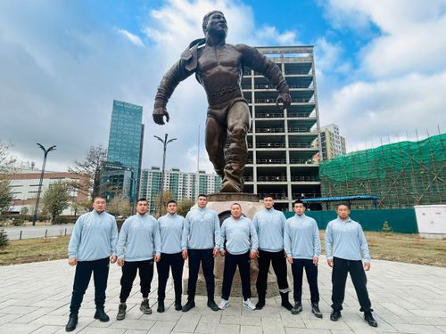 Молодые борцы из Тувы участвуют в национальном турнире по борьбе Монголии