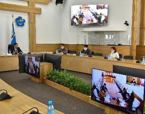 Глава Тувы обсудил с губернатором Убсунурского (Увс) аймака Монголии вопросы расширения двустороннего сотрудничества