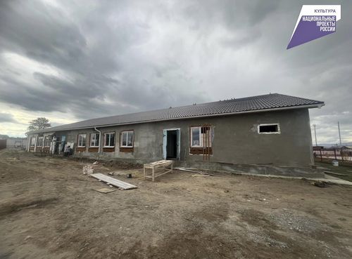 В селе Аксы-Барлык обновляют местный дом культуры