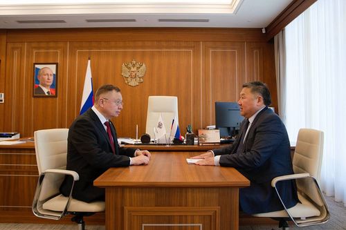 Глава Тувы Владислав Ховалыг провел рабочую встречу с министром строительства и ЖКХ России Иреком Файзуллиным