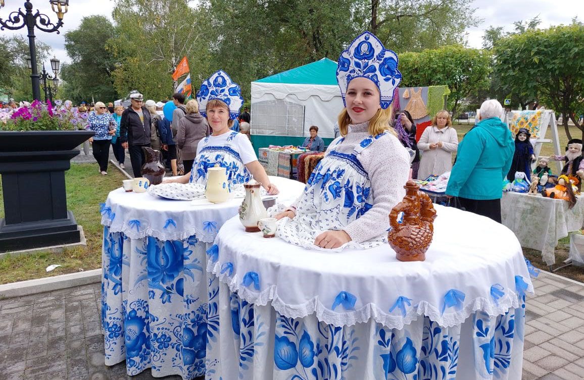На праздничных улицах и подворьях