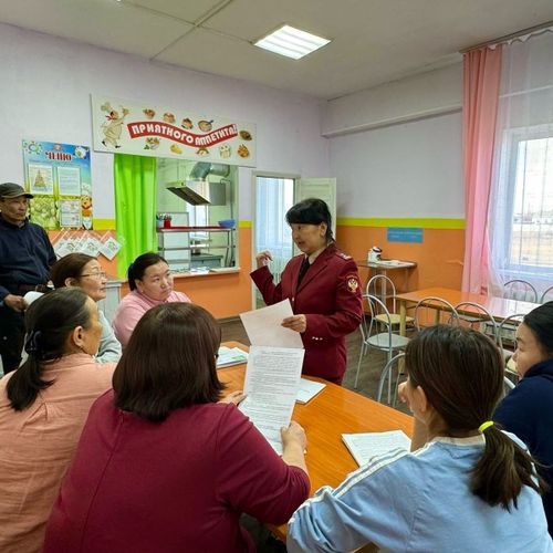 Специалисты Роспотребнадзора рассказали родителям о том, как проводить контроль за питанием детей в школе